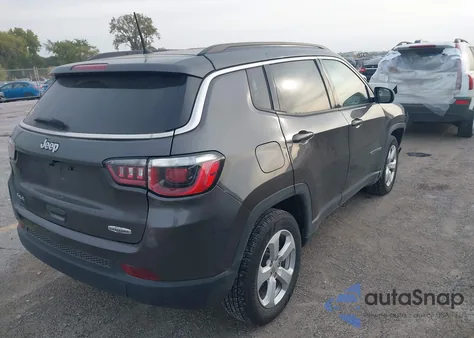 2018 Jeep Compass Latitude 4X4 z USA, uszkodzony, nr VIN 3C4NJDBB9JT401981